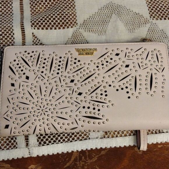 Victoria's secret wallet   - Picture 1 of 7